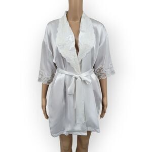 Go Softly Y2K Elegant White Lace Trim Satin Robe